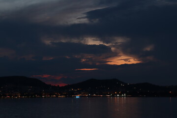 TRAMONTO SU VARKIZA IN GRECIA