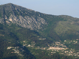 Fototapeta premium village de montagne sur la Côte d'Azur - France