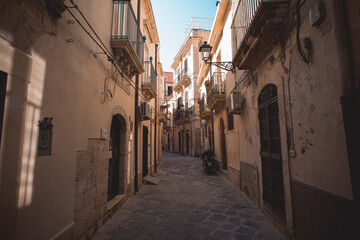 Fototapeta premium Lost on the streets of Isola di Ortigia in Syracuse, Italy