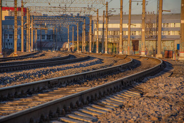 Fototapeta na wymiar the branching of railways against the background of evening sunlight