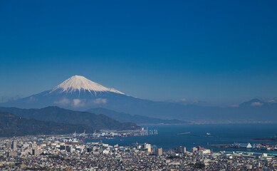 清水港と富士山
