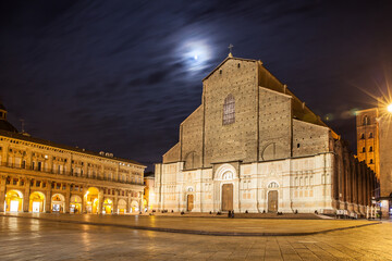 San Petronio Basilica and Piazza Maggiore in Bologna © Roman Sigaev