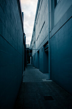 empty alleyway © Thanh