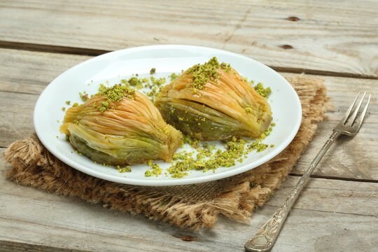 midye baklava is turkish desserts with pistachio