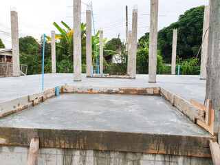 House structure construction Pour the cement floor and pour the cement pillars already.