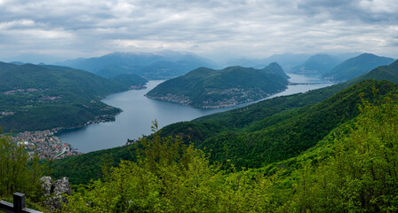 Fototapeta na wymiar View of the Lugano's lake 