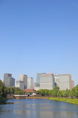 Fototapeta na wymiar 桜田濠から見た桜田門と丸の内の高層ビル群