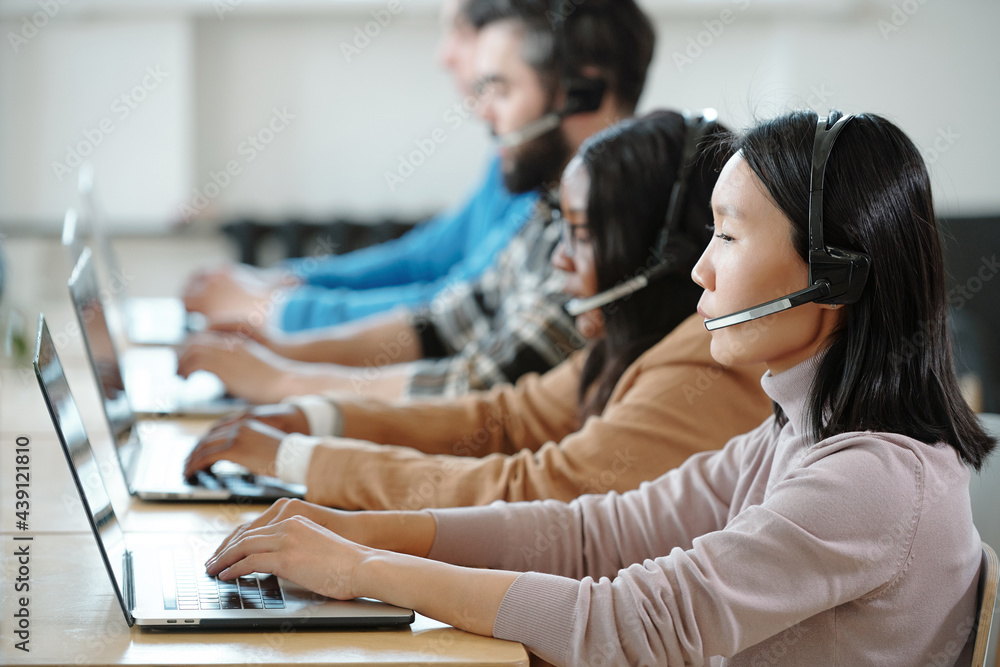 Poster answering incoming calls in contact center