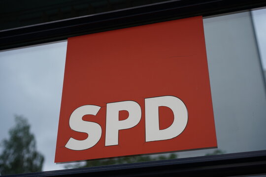 Parteilogo der Sozialdemokratischen Partei Deutschlands (SPD) am Willy-Brandt-Haus in Berlin am 13.06.2021