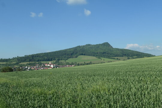 Blick auf Weiterdingen und den Hohenstoffeln