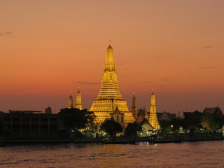 Naklejka premium Temple Wat Arun Bangkok by night