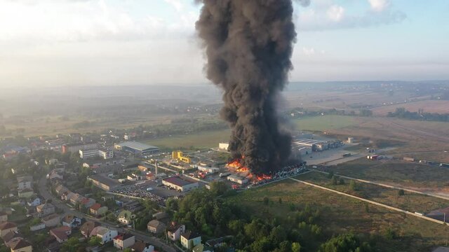 Płonące składowisko odpad&oacute;w w Polsce południowej