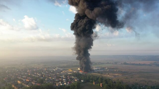Pożar wysypiska śmieci, składowiska odpad&oacute;w