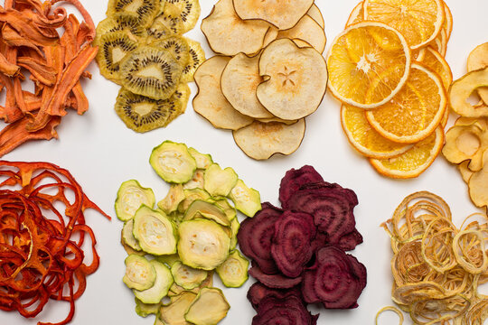 The set of different chips from dried fruits