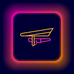 Fototapeta premium Glowing neon line Hang glider icon isolated on black background. Extreme sport. Colorful outline concept. Vector