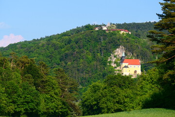 Bergkirche und Schloss Pitten