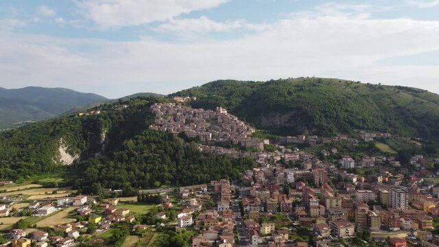 fotografia aerea di Artena, una cittadina di origine medievale a poca distanza da Roma
