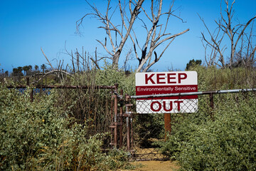 Fototapeta premium Keep out sign and fence on nature reserve
