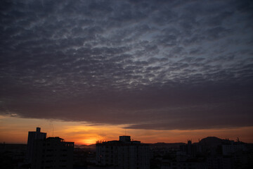 Fototapeta premium nascer do sol na cidade