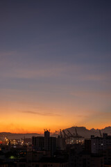 anoitecer na cidade - pôr-do-sol, entardecer