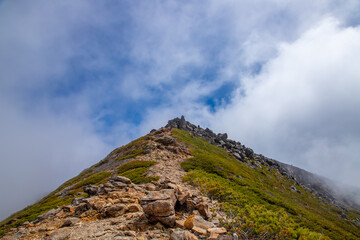 Fototapeta na wymiar 八ヶ岳連峰 稜線から望む硫黄岳　