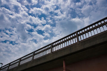 橋と青空