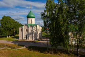 Fototapeta na wymiar Transfiguration Cathedral in the town of Pereslavl-Zalessky, Russia