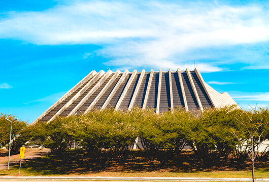 Teatro Nacional Cl&aacute;udio Santoro. Arquitetura brasileira e Cultura. Projeto do arquiteto Oscar Niemeyer. Bras&iacute;lia, Distrito Federal - Brasil. 13 de Junho de 2021.