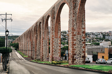 Panorama del Acueducto arcos de Querétaro vista desde un lado 