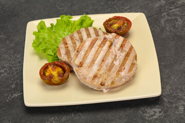 Grilled tuna steak with kumato