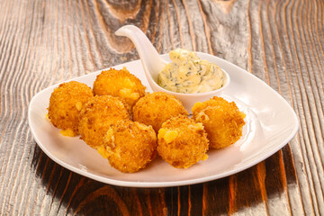 Crust Cheese balls with sauce