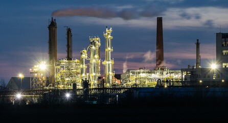 Obraz na płótnie Canvas Oil Industry at night, Petrechemical plant - Refinery