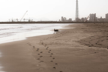 浜辺の散歩, 夕暮れ時, 砂浜, 足跡, 浜, 海, 砂, 海, 水, 空, 波,...