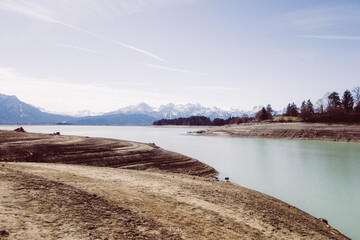 Seelandschaft, Forggensee mit Bergpanorama