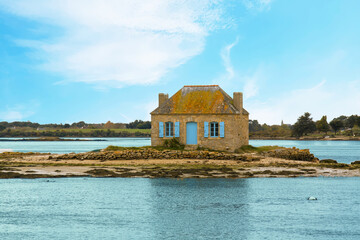 Belz. Ile de Saint-Cado. Maison isolée sur l'îlot de Nichtarguér Morbihan. Bretagne	