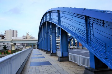 Fototapeta premium Komagata-Bashi Bridge over Sumida-gawa river in Tokyo, Japan - 日本 東京都 駒形橋 隅田川 
