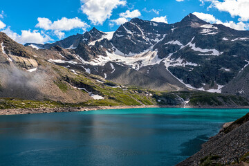 Fototapeta na wymiar Small alpine lake and mountains in Italy.