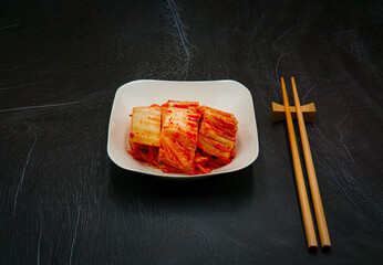 한국 음식 김치, 묶은 김치, 접시에 담긴 김치