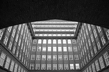 Architektur und Fassade des Chilehauses | Innenhof Chilehaus Kontor | Hamburg, Deutschland