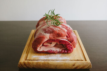 Asado carnicero argentino en tabla de madera