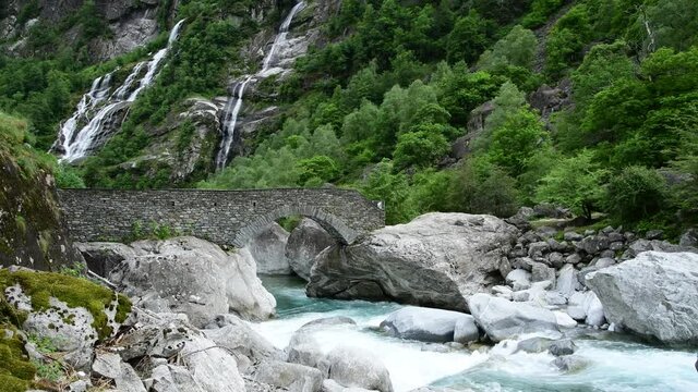 Cascata di Mondada