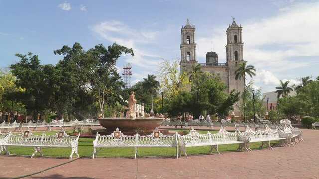 Parque Francisco Canton Rosado, and the Cathedral de San Servasio, an important landmark of colonial city of Valladolid, Mexico