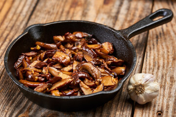 Sauteed mushrooms with garlic and herbs