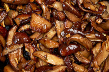 Sauteed mushrooms with garlic and herbs