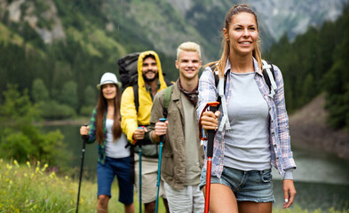 Obraz na płótnie Canvas Group of happy friends enjoying outdoor activity together