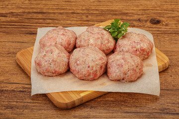 Raw turkey meatball for cooking