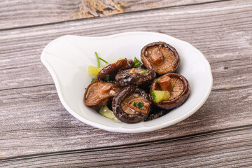 Marinated shiitake mushrooms with herbs