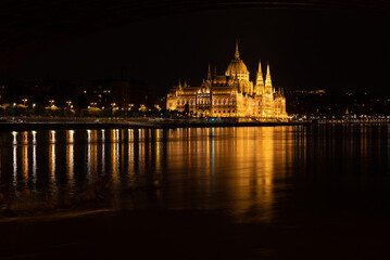 Fototapeta na wymiar Budapest Parliament Building seen at night