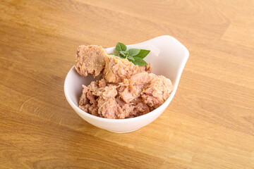 Canned tuna fish with oil