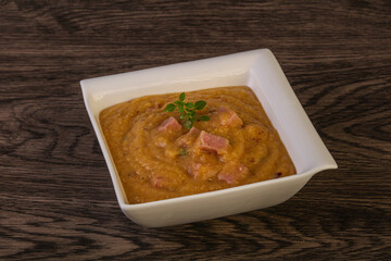 Peas cream soup with smoked ribs